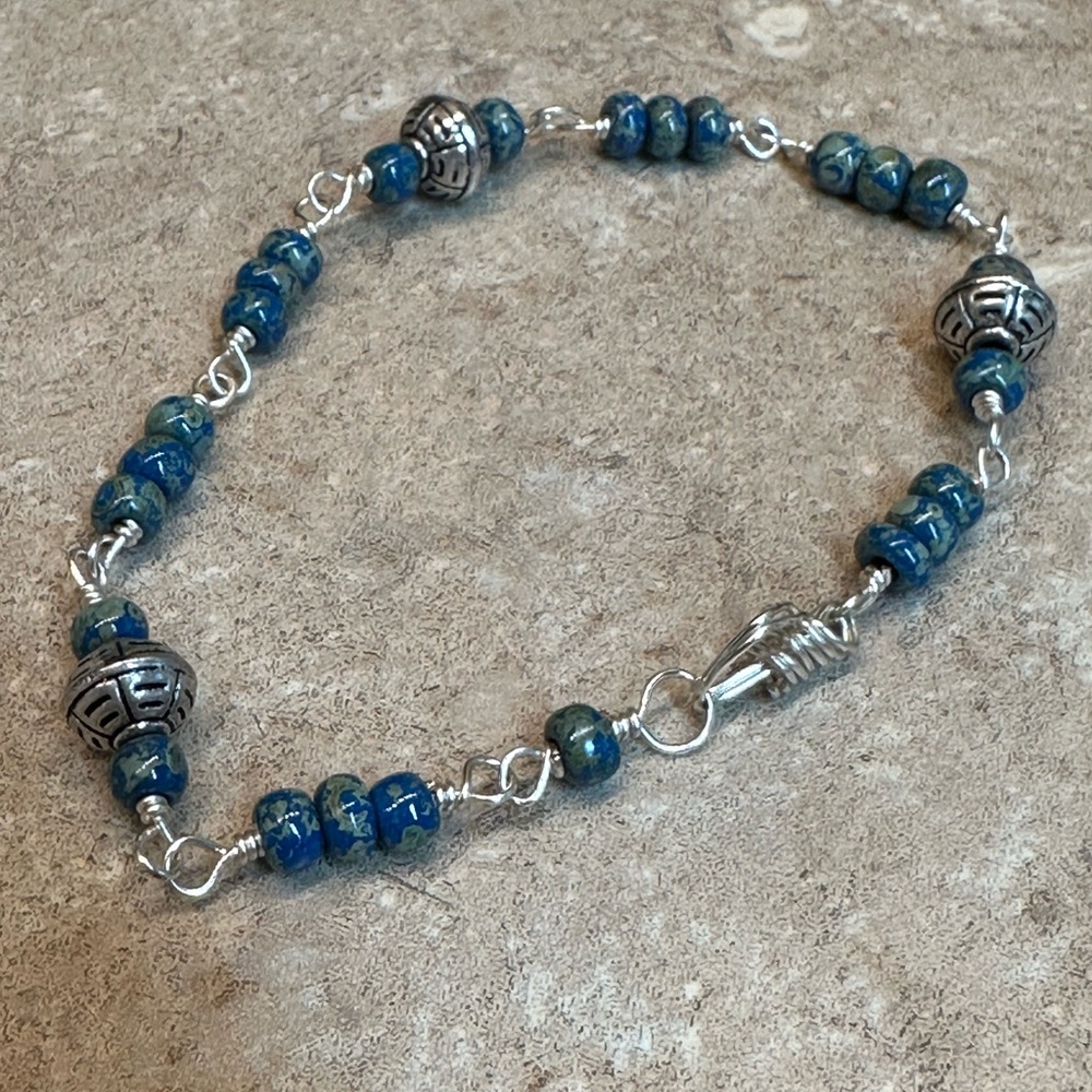 Silver beaded bracelet 8 inches long brand new